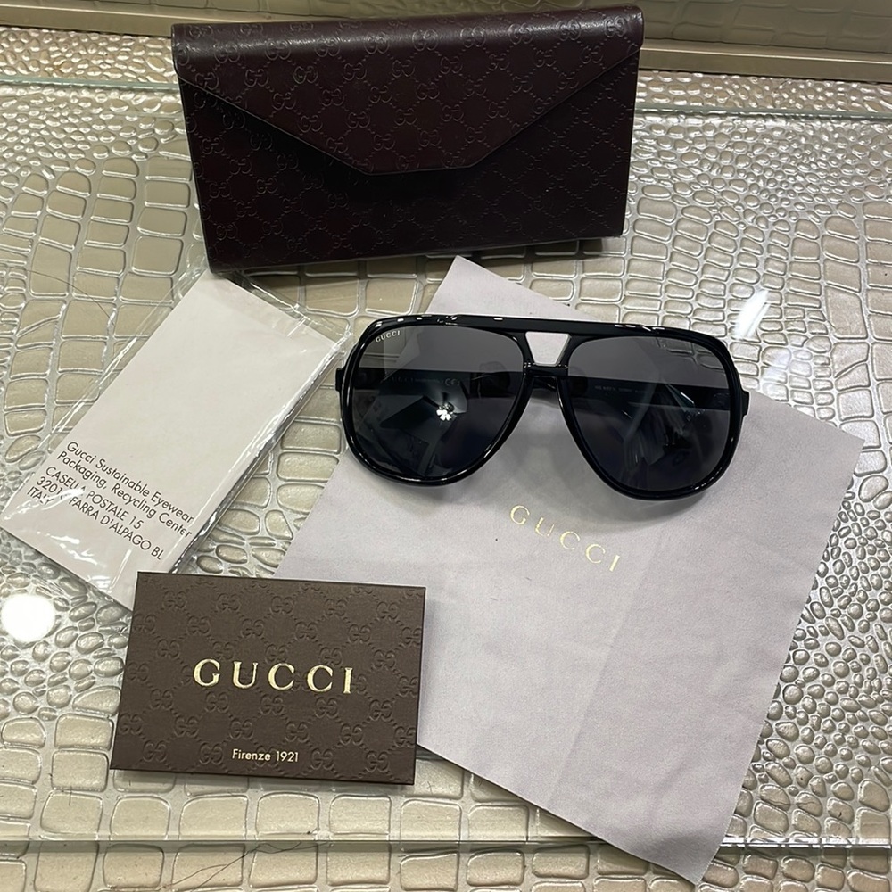 Gucci sunglass